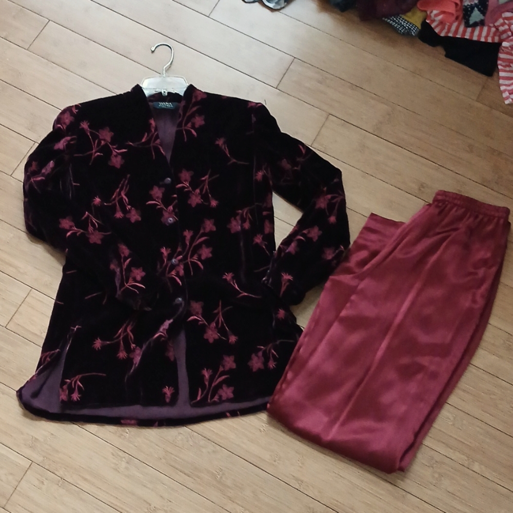 Dana Buchman 2 pc pant set